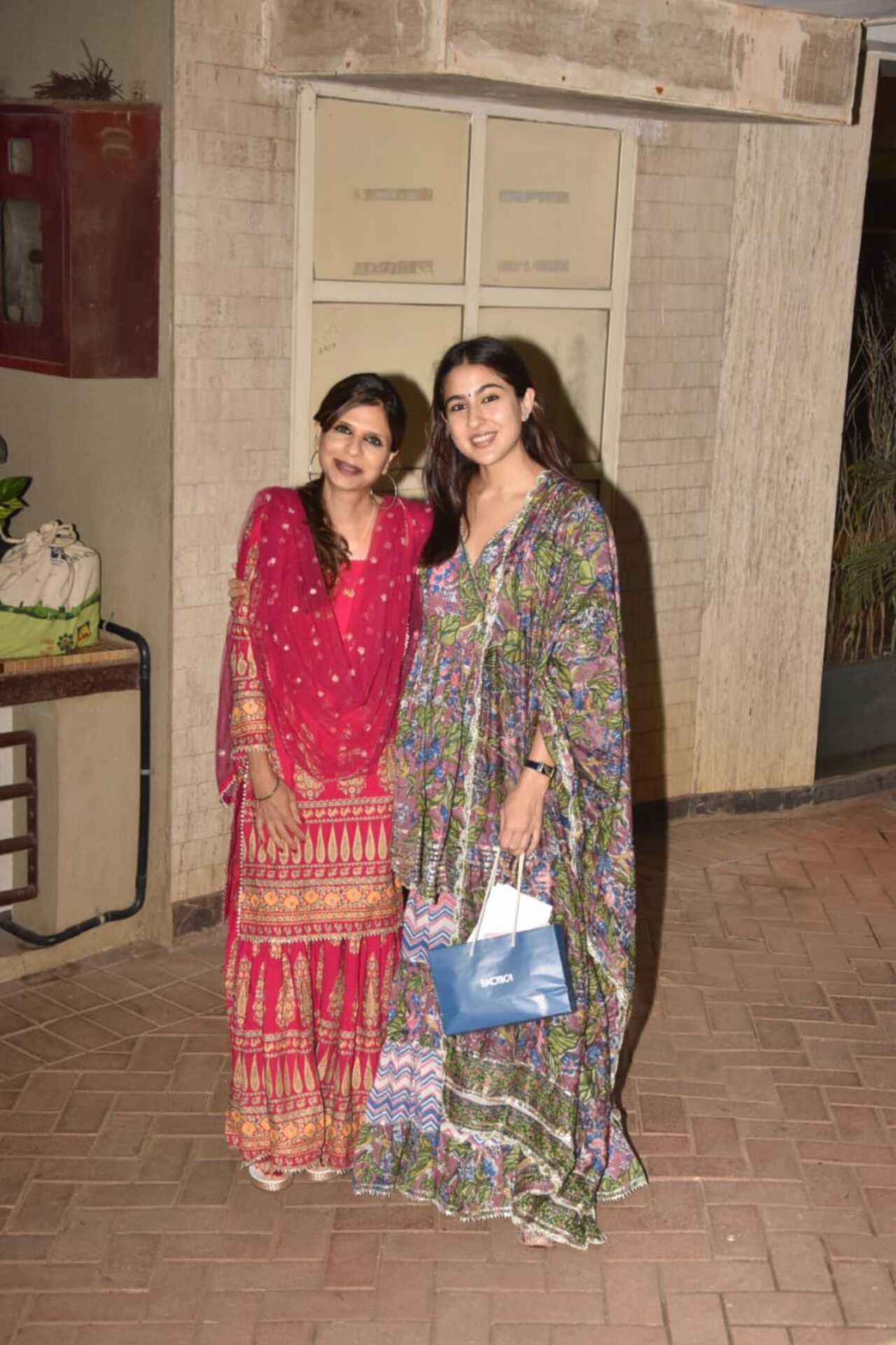 Sara posed with her aunt, Saba Ali Khan Pataudi